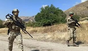 Al menos 100 muertos en enfrentamientos entre Armenia y Azerbaiyán