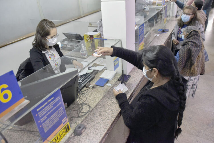 La gente ahorra más: los depósitos suben en 7,8% y en un millón cuentas bancarias