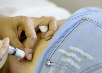 Dotan anticonceptivos a adolescentes para evitar embarazos