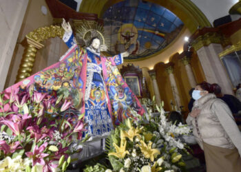 El Señor del Gran Poder luce un manto con danzas