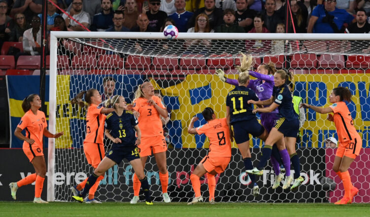 Holanda salva empate ante Suecia en su inicio en Eurocopa femenina