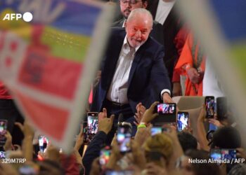 Lula lanza su candidatura a la presidencia para ‘reconstruir’ Brasil