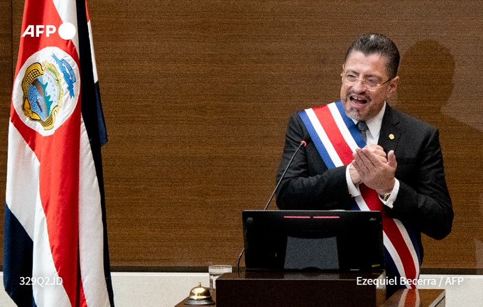 Rodrigo Chaves asume presidencia de Costa Rica con la promesa de ‘reconstruir’ la economía