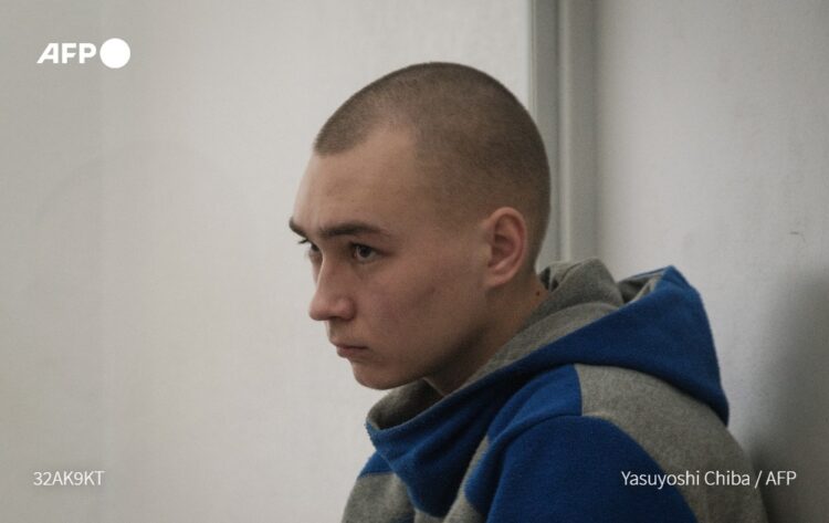 Corte de Ucrania condena a un soldado ruso a cadena perpetua por crímenes de guerra