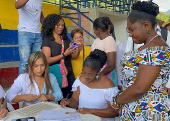Colombia cierra votación presidencial y comienza conteo preliminar