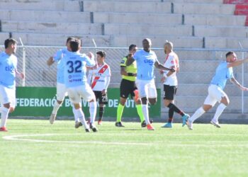 Aurora frena a Always Ready en El Alto