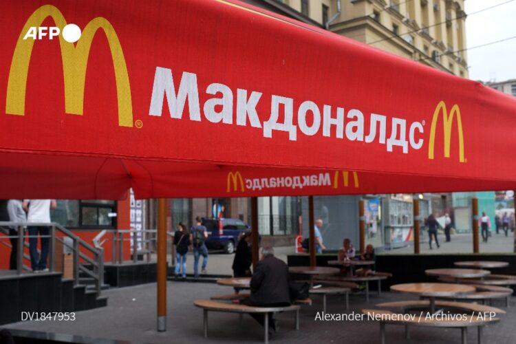 Bajo presión, Coca Cola, McDonald’s y Starbucks se retiran de Rusia