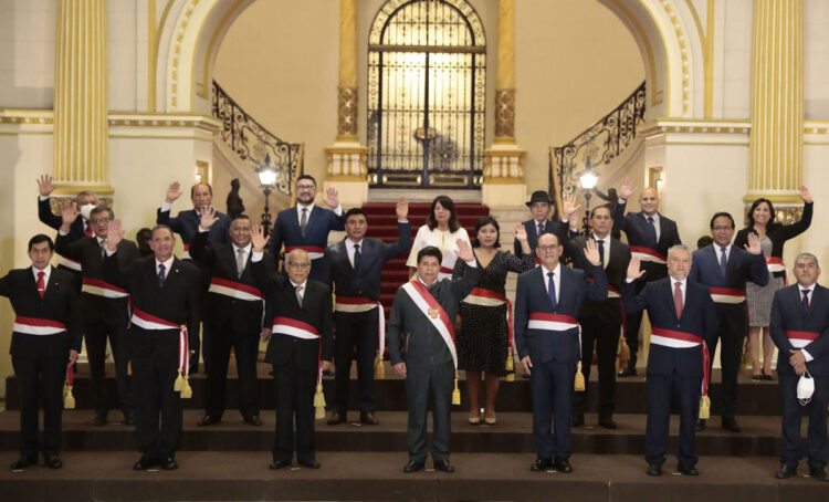 Presidente de Perú juramenta a nuevo gabinete ministerial, el cuarto en seis meses
