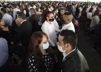 Más de 660 parejas se casan en San Valentín en un suburbio de Ciudad de México