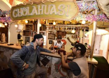 Cholahuasi: Rescate de los secretos de la noche paceña