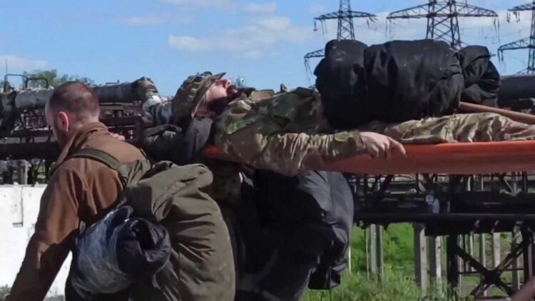 Rusia anuncia la rendición de 265 combatientes de la acería ucraniana de Azovstal