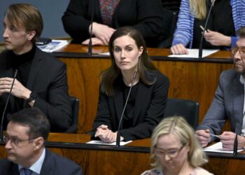 Parlamento de Finlandia vota mayoritariamente a favor de la adhesión a la OTAN