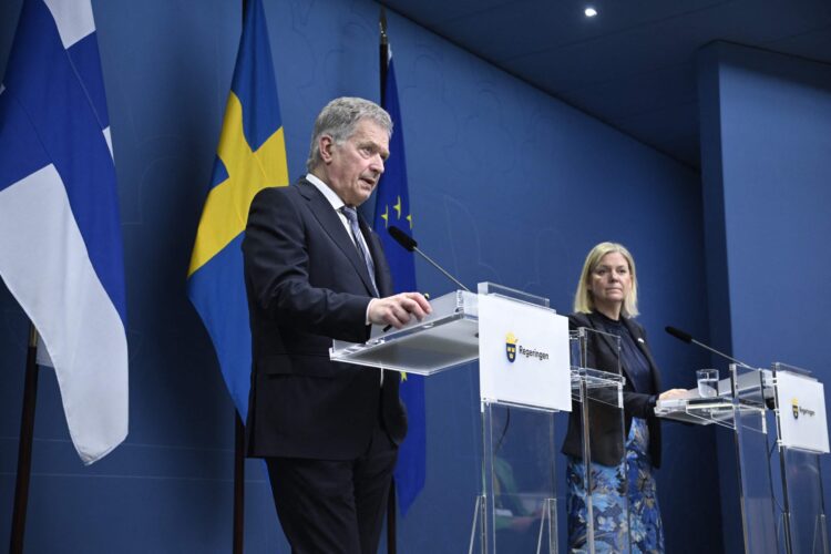 Suecia y Finlandia encarrilan candidaturas para entrar en la OTAN