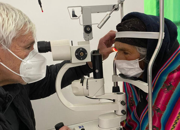 Personal del Instituto de Oftalmología realiza 390 consultas y 22 cirugías en Uncía