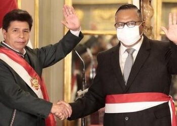 Congreso de Perú aprueba moción de censura para destituir al ministro de Salud