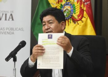 Montaño advierte que falta de firma de Camacho pone en riesgo crédito de más de $us 180 MM