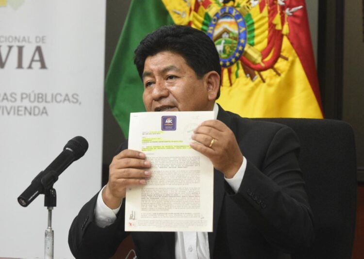 Montaño advierte que falta de firma de Camacho pone en riesgo crédito de más de $us 180 MM