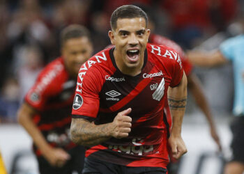 Paranaense y Red Bull Bragantino no pierden el paso en la Libertadores, Vélez se hunde