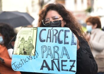 Juez rechaza pedido de Áñez de asistir presencialmente a su juicio, hay una vigilia frente al tribunal