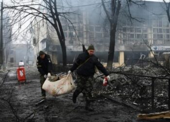 Intensos bombardeos rusos y éxodo de ucrananios antes de nuevas negociaciones