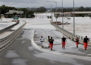 Australia ordena evacuar a 200.000 personas por tormenta que se acerca a Sídney