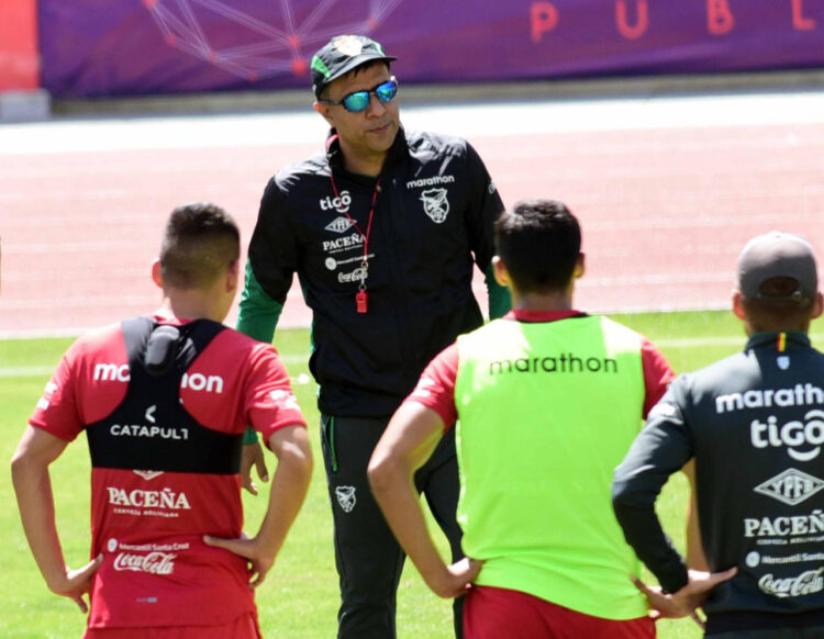 César Farías cumplirá su contrato y luego la FBF buscará a otro profesional