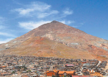 Comibol busca áreas para reubicar a 22 cooperativas que aún trabajan en el Cerro Rico de Potosí