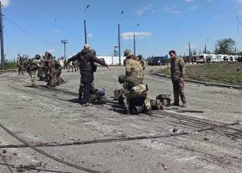 Militares ucranianos de Azovstal recibieron la orden de Kiev de dejar de combatir