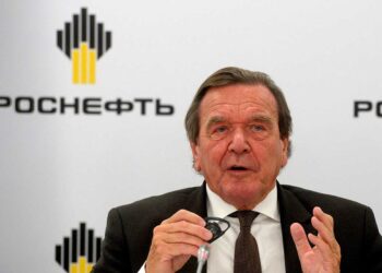 Alemania priva a excanciller Schroeder de parte de sus privilegios por vínculos con Rusia