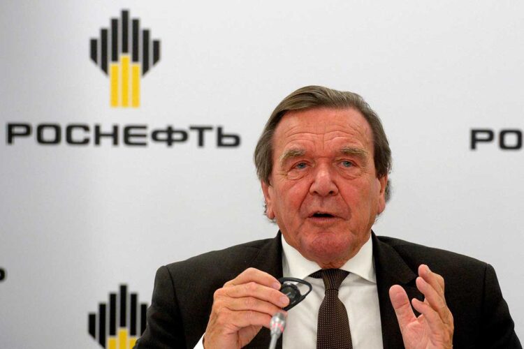 Alemania priva a excanciller Schroeder de parte de sus privilegios por vínculos con Rusia