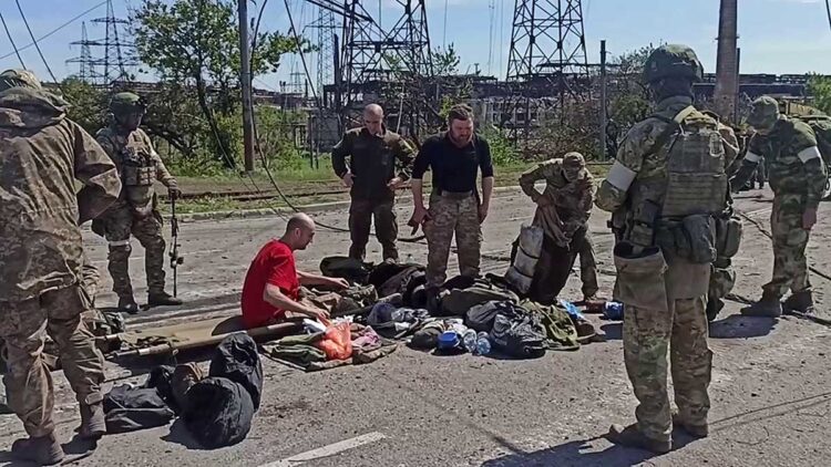 Combatientes ucranianos de acería de Mariúpol se rinden tras meses de batalla