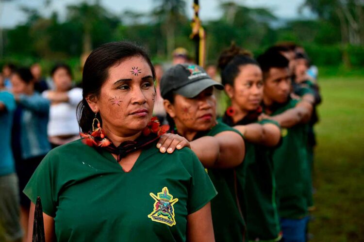 Guardias indígenas de Ecuador, el escudo contra los invasores de la selva amazónica