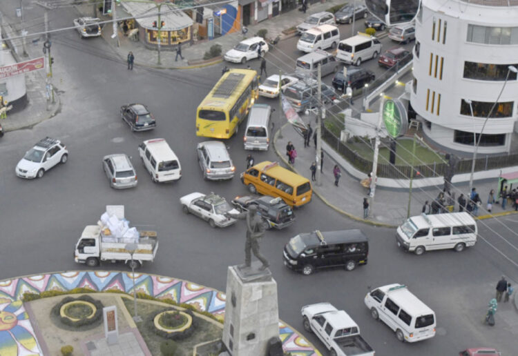 Choferes tienen dos propuestas para aliviar el tráfico en La Paz