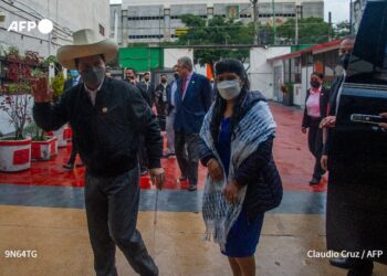 Primera dama de Perú comparece ante fiscal por caso de presunta corrupción contra Castillo y se acoge al silencio