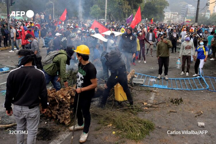 Un indígena murió en protestas contra gobierno de Ecuador