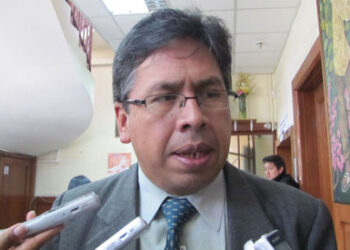 Larrea exige audiencia al ministro Auza y advierte con un ‘bloqueo de los 1.000 servicios’