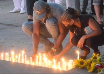 Emotiva vigilia en Cuba por víctimas de explosión de hotel Saratoga