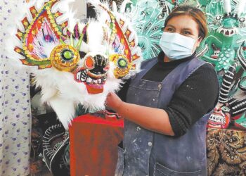 Artesanos: el Carnaval renace en Oruro