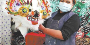 Artesanos: el Carnaval renace en Oruro