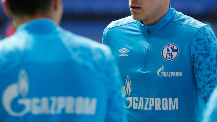 El Schalke alemán retira el nombre de Gazprom de sus camisetas tras invasión rusa a Ucrania