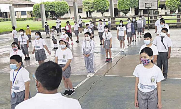 Estudiantes de primaria en una unidad educativa en Santa Cruz. Foto: Archivo LR