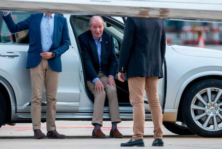 Juan Carlos I vuelve por primera vez a España tras dos años de exilio