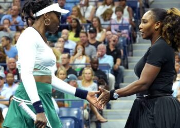 Serena y Venus Williams eliminadas en su estreno en dobles en el Abierto de EEUU