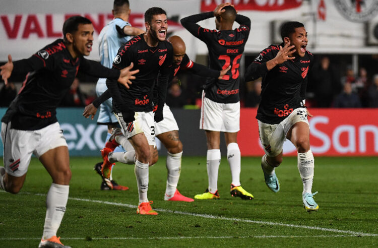 Athletico Paranaense será rival de Palmeiras en semifinales de Libertadores al eliminar a Estudiantes