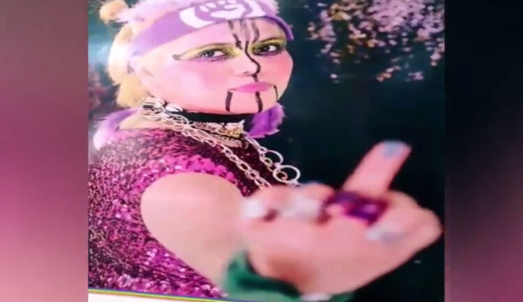 Grupo de personas califica de obscena, satánica e inmoral exposición de colectivo LGBTIQ+