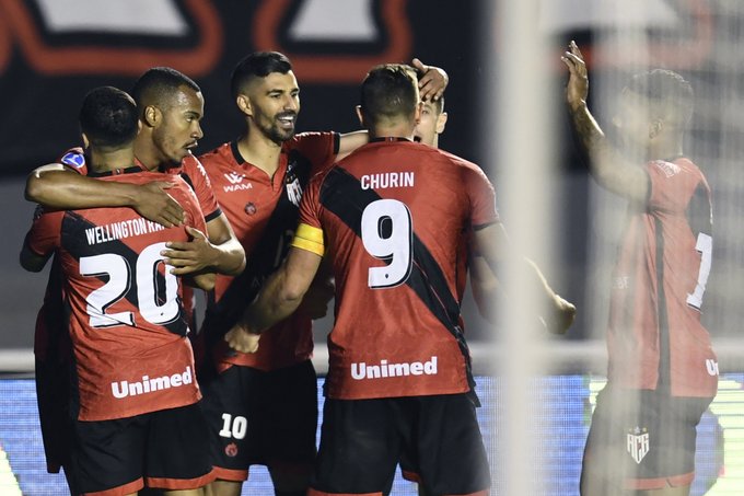 Atlético Goianiense gana 3-1 al Sao Paulo en ida de semifinales de la Sudamericana