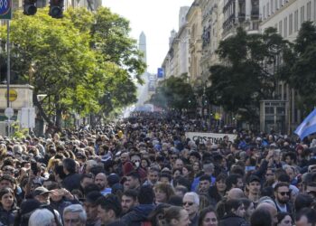 ‘Basta de odio’, el clamor en las calles tras atentado contra Kirchner en Argentina