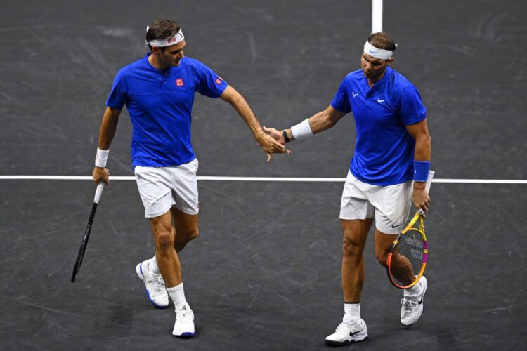Roger Federer inicia su partido de la Laver Cup, el último de su carrera