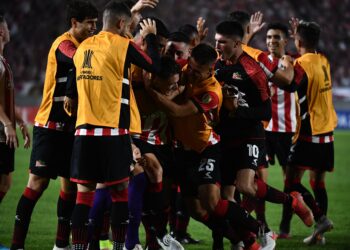 Estudiantes argentino vence 2-0 a Audax Italiano y avanza en la Copa Libertadores