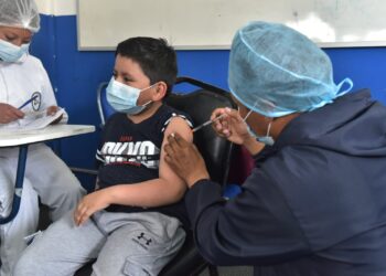 ‘Alerta roja’ por caída en vacunación infantil en el mundo, advierten Unicef y OMS
